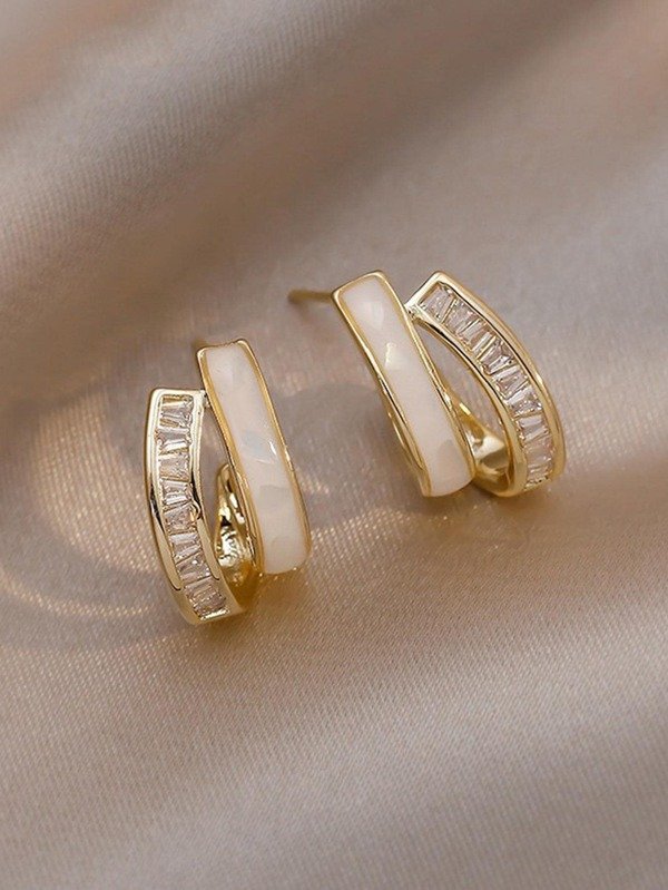 Brincos dourado com pérola  & decoração de strass